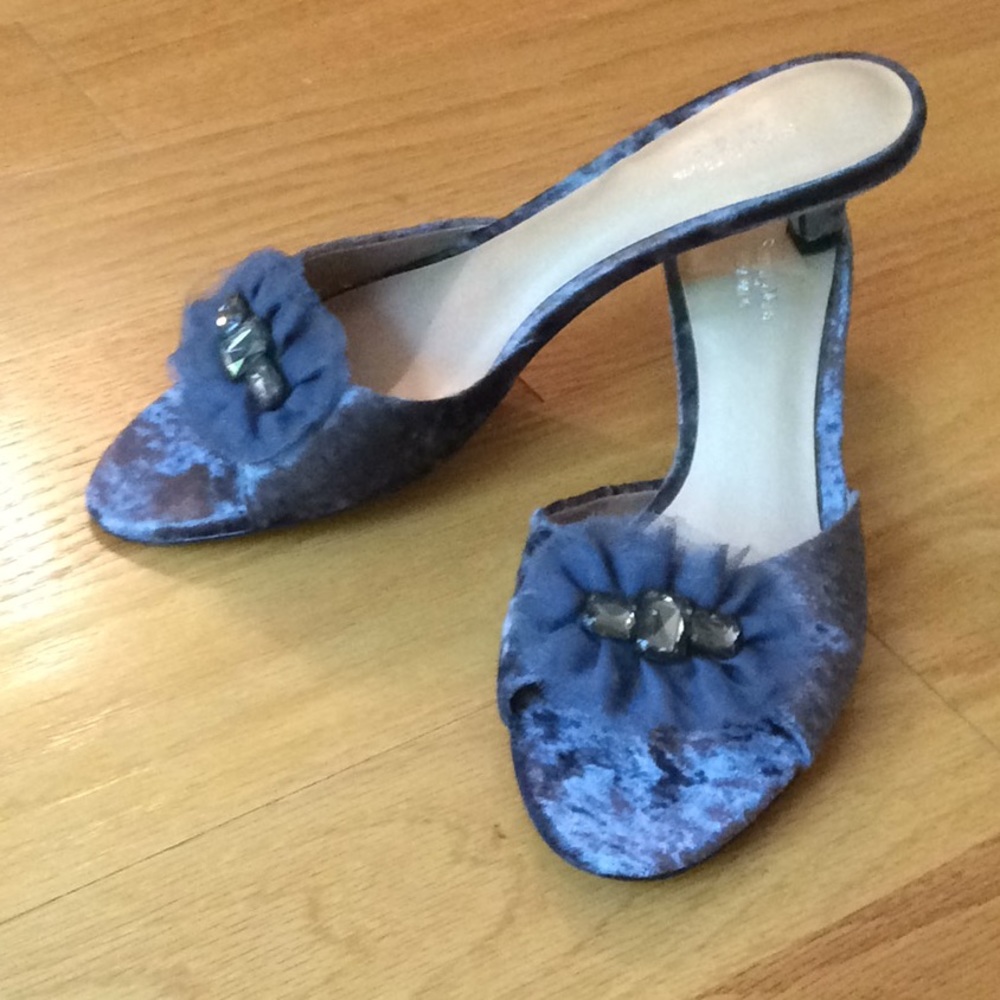 Simply Vera Wang sandals.  Never worn!